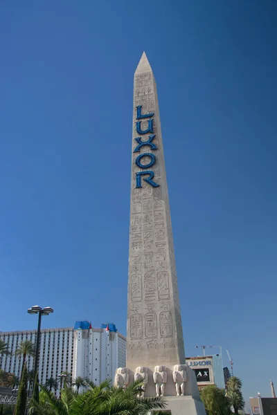 L'Obelisco a Luxor hotel e casinò a Las Vegas — Foto Stock