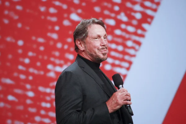 CEO Oracle Larry Ellison menyampaikan pidato pertamanya di Oracle OpenWorld conference di pusat Moscone — Stok Foto