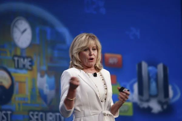 Intel Vice President Diane Bryant makes speech at Oracle OpenWorld conference in Moscone center — Stock Photo, Image