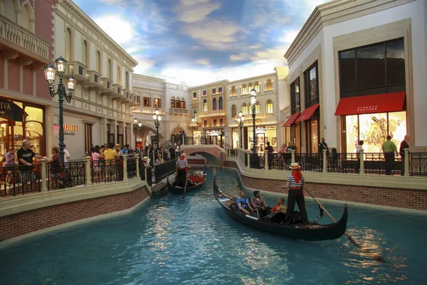 Gondola trip indoors Venetian hotel in Las Vegas — Stock Photo, Image