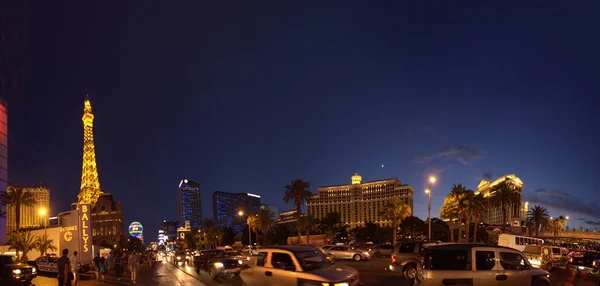 LAS VEGAS, NV - JUNHO 12, 2013: Las Vegas Strip à noite em junho — Fotografia de Stock