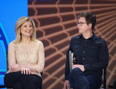 heyecan kurucusu biz stone ve huffington Medya Grup Başkanı microsoft yakınsama konferans panel tartışma (solda) arianna huffington post