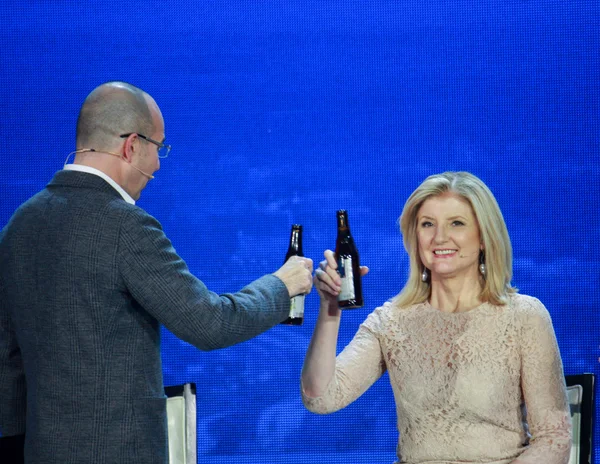 General Manager Microsoft Business Solutions Fred Studer and Huffington Post Media Group President Arianna Huffington (right) at Microsoft Convergence conference — Stock Photo, Image