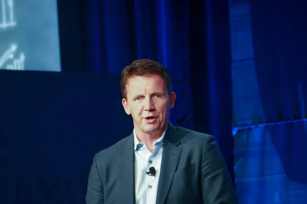 LAS VEGAS, NV - MAY 5, 2014: EMC Products and Marketing President Jeremy Burton  makes speech at EMC World 2014 conference on May 5, 2014 in Las Vegas, NV — Stock Photo, Image