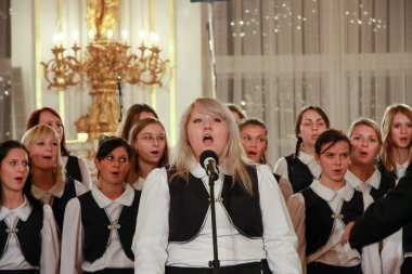 Prague, Çek Cumhuriyeti - 11 Kasım 2011: çocuk korosu başına