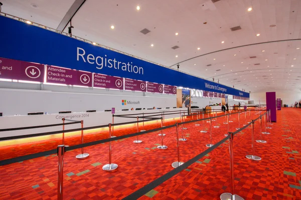 ATLANTA, GA, EUA, MARÇO 4, 2014 - Mesa de inscrição na véspera da abertura da conferência Microsoft Convergence no Georgia Congress Center em 4 de março de 2014 em Atlanta, GA, EUA — Fotografia de Stock