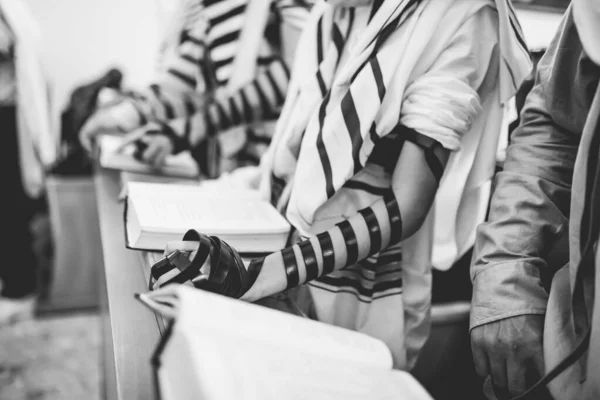 Aliyah Para Torah Homem Celebração Templo Bar Mitzvah Homem Está — Fotografia de Stock