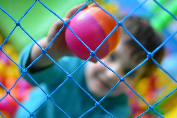 Niños Niños Jugando Dentro Área Piscina Bolas Juegos — Foto de Stock