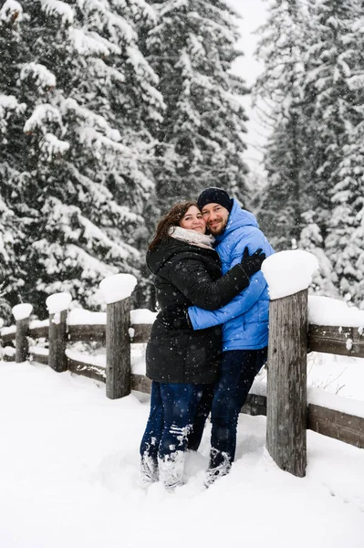 Walk Winter Embracing Couple Enjoying Snowfall Man Woman Having Fun — Stock Photo, Image