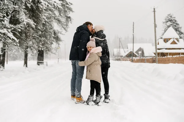 Happy Family Have Fun Winter Forest Mother Father Dauther Playing — Stock Photo, Image