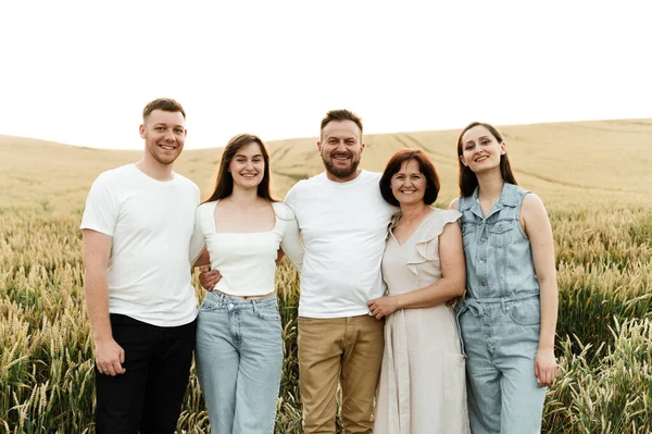 Portrait Happy Family Father Mother Adult Children Field Large Family — Stock Photo, Image