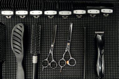 Berber dükkanı aksesuarları. Makas, budayıcı. Yakın plan.