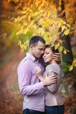 mutlu çift aşık bahar günü. Aile. ilişki. erkek ve kadın dating. dostluk