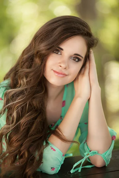 Hermosa mujer feliz — Foto de Stock