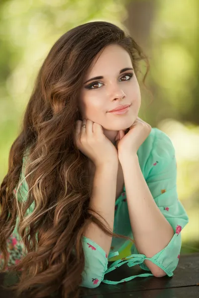 Hermosa mujer feliz — Foto de Stock