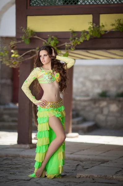 Beautiful woman belly dancer — Stock Photo, Image