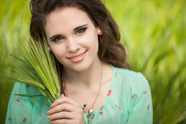 Beautiful happy teenager girl — Stock Photo, Image