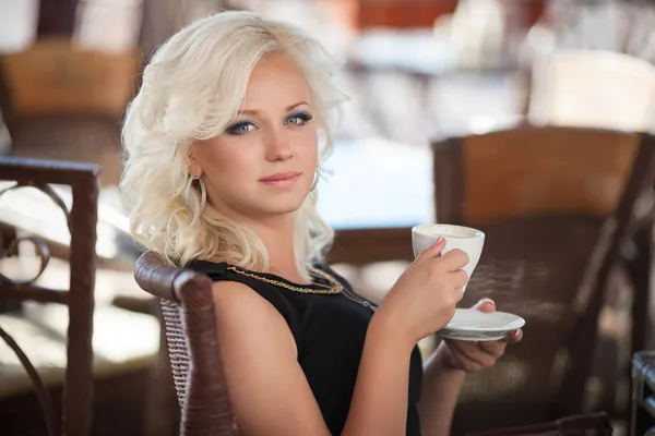 Beautiful happy woman in cafe — Stock Photo, Image