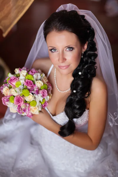 Feliz sexy bela noiva — Fotografia de Stock