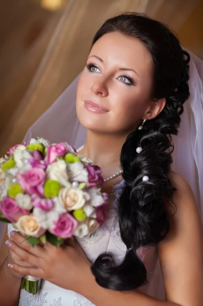 Feliz sexy bela noiva — Fotografia de Stock