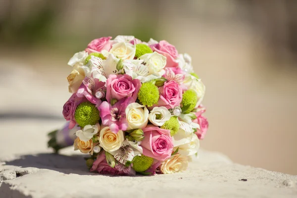 Beautiful wedding bouquet — Stock Photo, Image