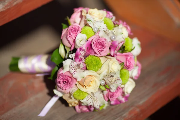 Beautiful wedding bouquet — Stock Photo, Image