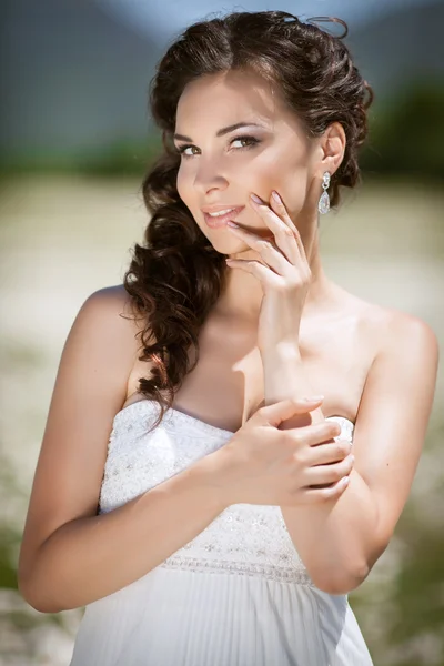 Beautiful bride in wedding day In bridal dress — Stok fotoğraf