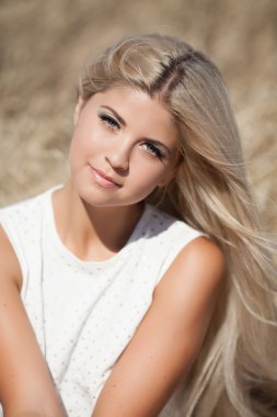 Güzel yaz kadını.