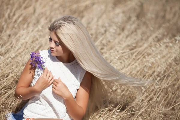 Beautiful summer woman — Stock Photo, Image