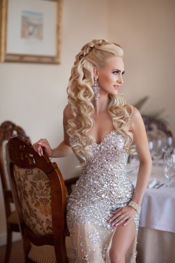 güzel seksi kadın lüks Restoran iç.