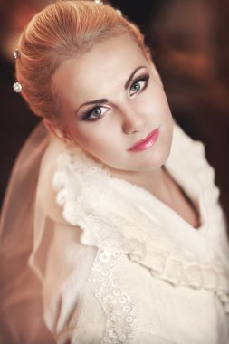 gelin düğün için hazırlanıyor