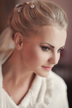 gelin düğün için hazırlanıyor