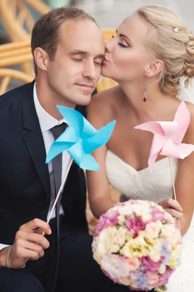 Hermosa feliz recién casados juntos —  Fotos de Stock