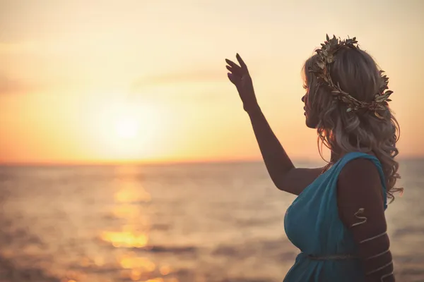 güzel kadın Yunan tanrıçası tarzında açık