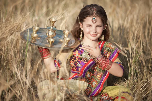 Indian girl with traditional plate — Stock Photo, Image