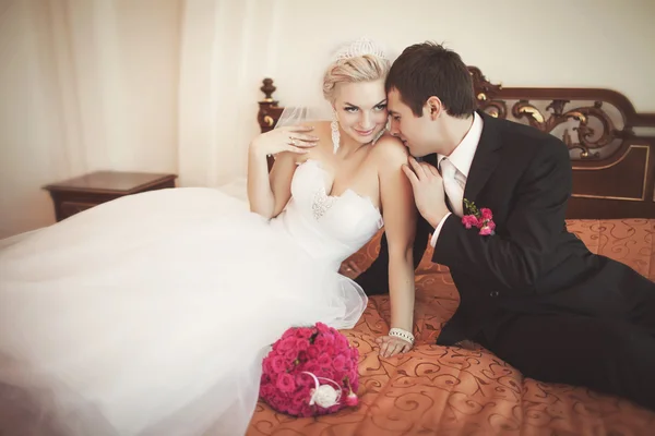 Bride and groom — Stock Photo, Image