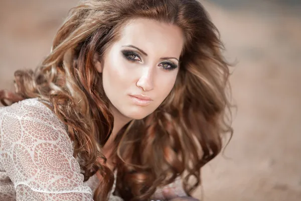 Beautiful sexy woman in field Outdoor portrait — Stock Photo, Image