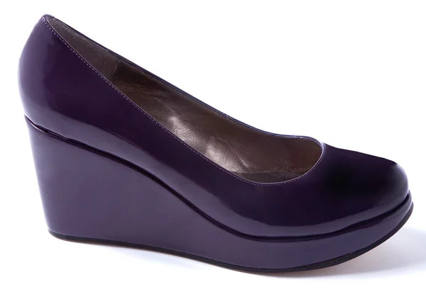 Wedged dark purple patent leather pump — Stock Photo, Image