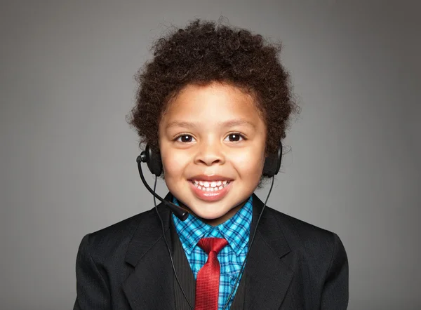 Bambino carino sorridente con cuffie e microfono — Foto Stock