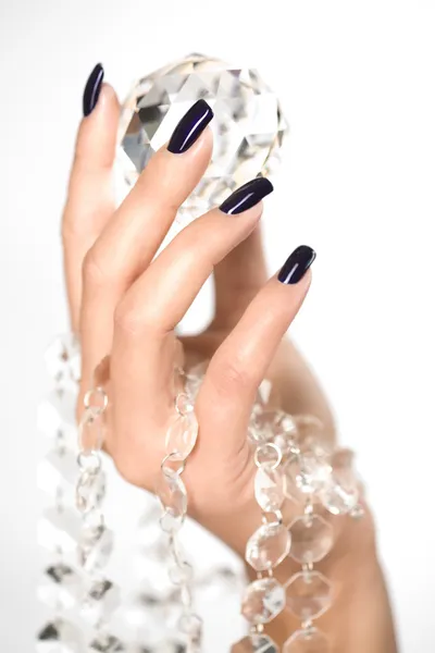 Hermosas manos de mujer con diamantes grandes Fotos De Stock Sin Royalties Gratis