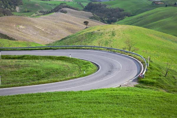 Winding road in Tuscany landscape — Stock Photo, Image
