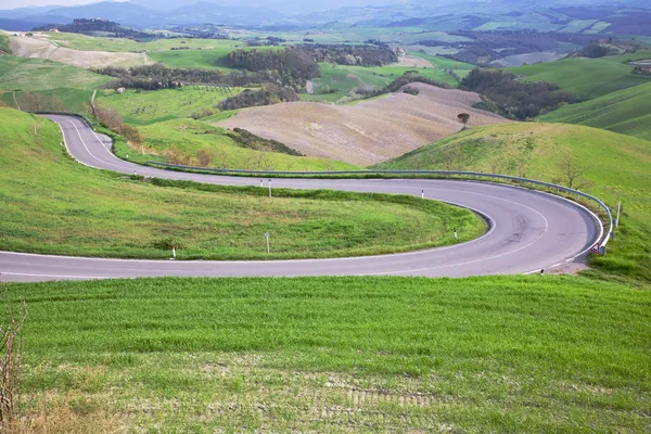 Winding road in Tuscany landscape — Stock Photo, Image