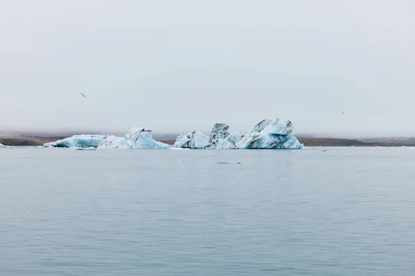 Ein Eisberg Island Ein Eisberg Der Die Jokulsarlon Lagune Fließt — Stockfoto