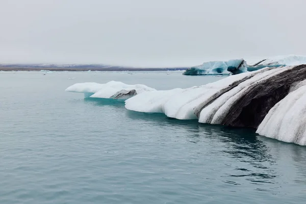 Iceberg Islândia Iceberg Que Flui Para Lagoa Jokulsarlon Destacado Frente — Fotografia de Stock