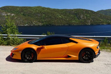 Sarı Lamborghini Huracan RWD, V10 motoru, 580 HP Gransherad, Norveç. 04.06.2016