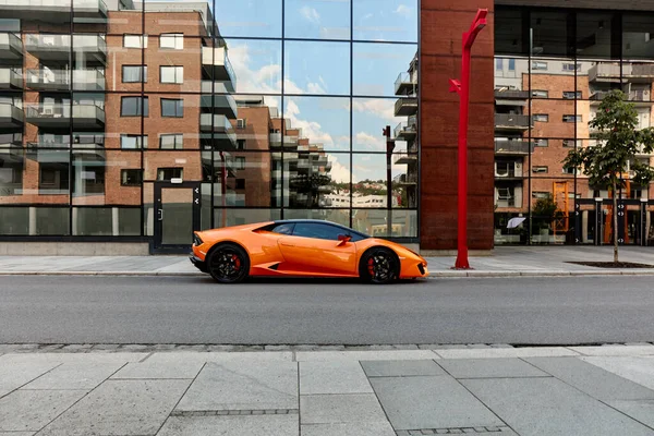 Lamborghini Huracan Fronte Edificio Moderno Oslo Nessuna Gente Oslo Norvegia — Foto Stock