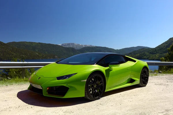 Yeşil Supercar Lamborghini Huracan, V10 motoru, 580 HP, Gransherad, Norveç. 04.06.2016