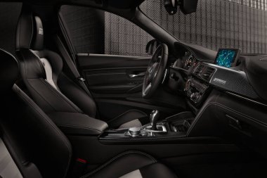 BMW M3 iç mekan. Bu M3 'ün 30 yılını kutlamak için tasarlanmış 30 Jahre sürümünün sınırlı bir baskısı. İç kısmı karbonla kaplanmış. Katowice, Polonya - 12.03.2016