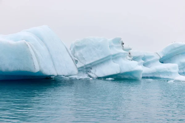 Zlanda Bir Buzdağı Jokulsarlon Gölüne Akan Bir Buzdağı Buzulun Tarafından — Stok fotoğraf