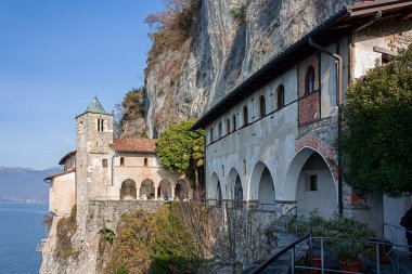 Manastır s caterina lake maggiore